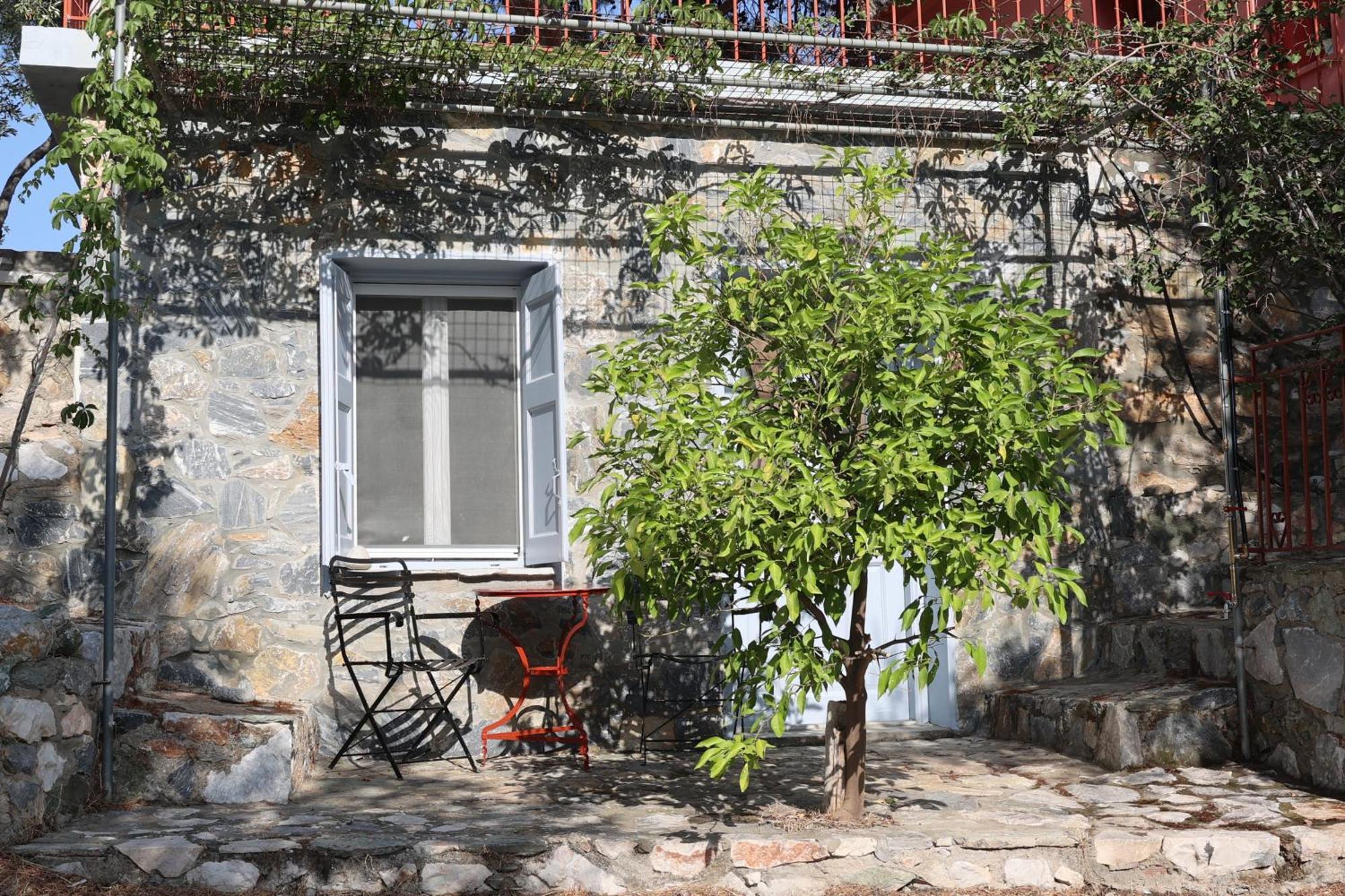 Δωμάτια Κόκκινος Πύργος Plomari Екстер'єр фото